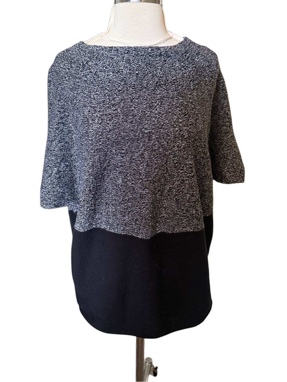Chaus 90s vintage colorblock gray black shirt sleeve knit top